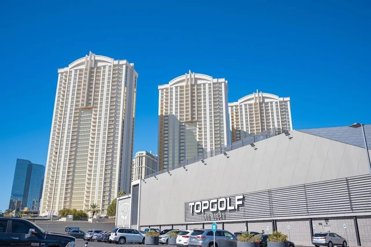 No Resort Fee Strip View Suite& Free Valet& Pool Las Vegas