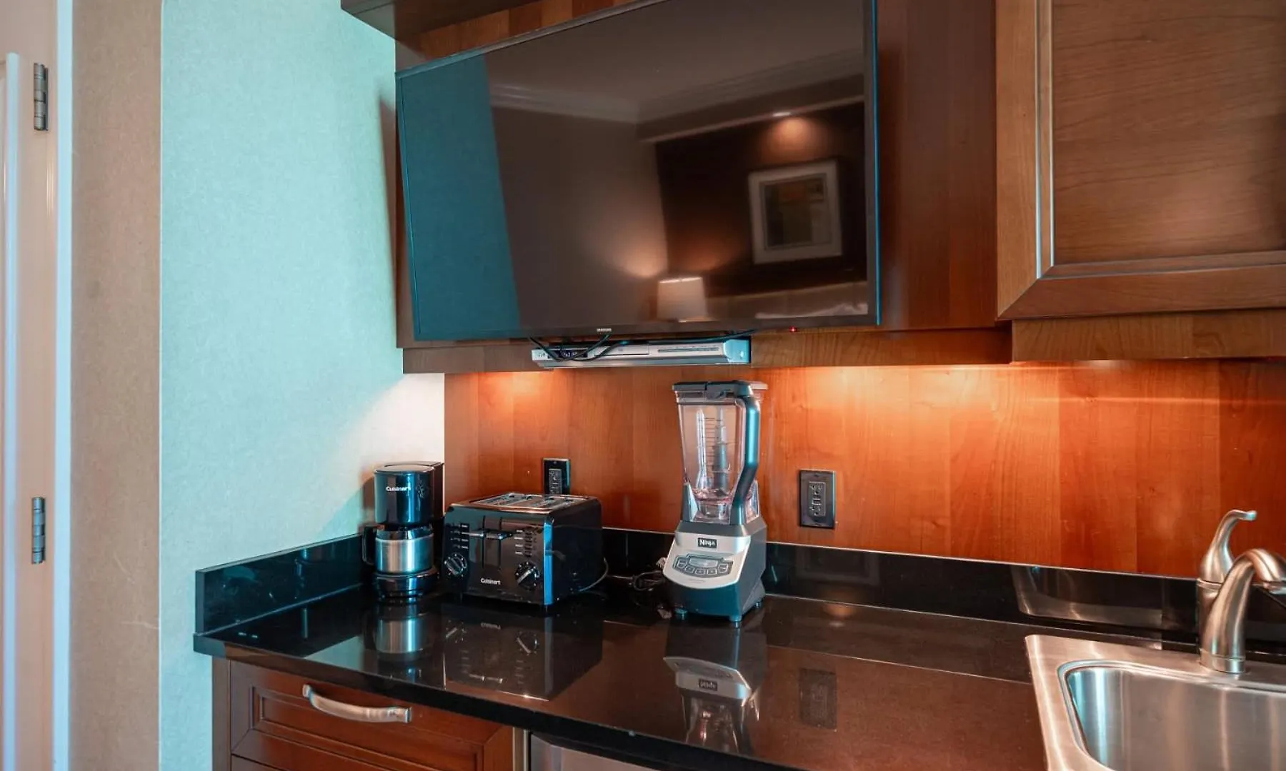 No Resort Fee Strip View Suite& Free Valet& Pool Las Vegas