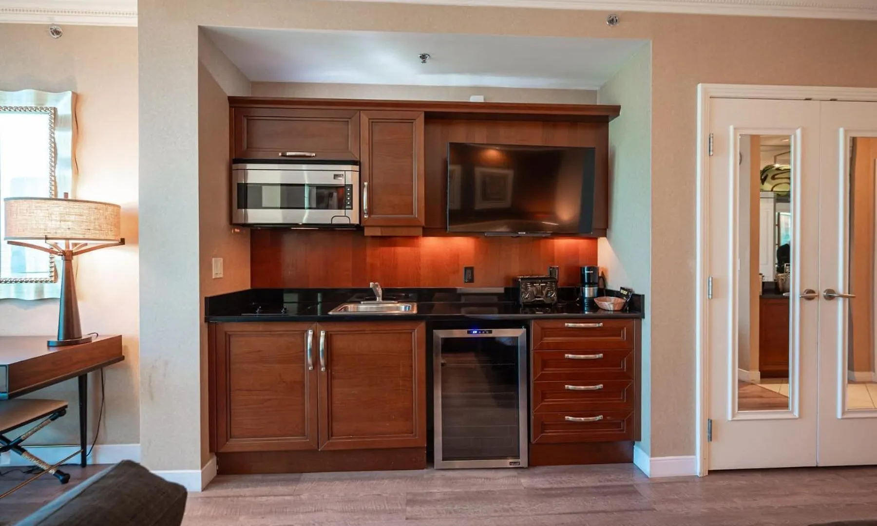 Apartment No Resort Fee Strip View Suite& Free Valet& Pool Las Vegas